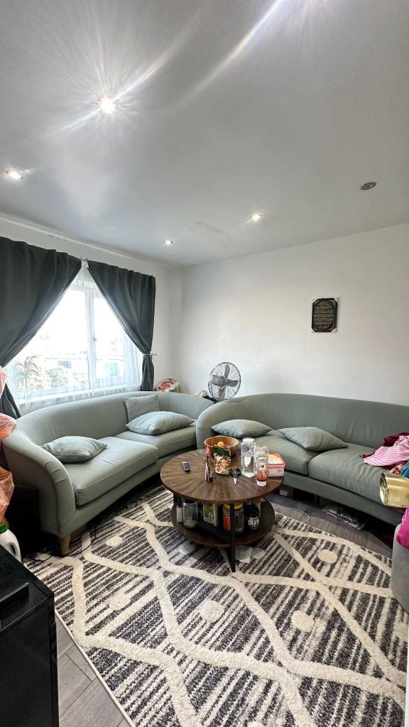 House in London - View 2