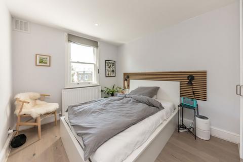 2 bedroom flat to rent, Fulham Road, London SW6