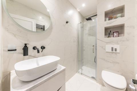 2 bedroom flat to rent, Fulham Road, London SW6