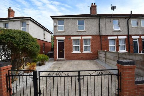 2 bedroom terraced house to rent, Maple Crescent, Leigh