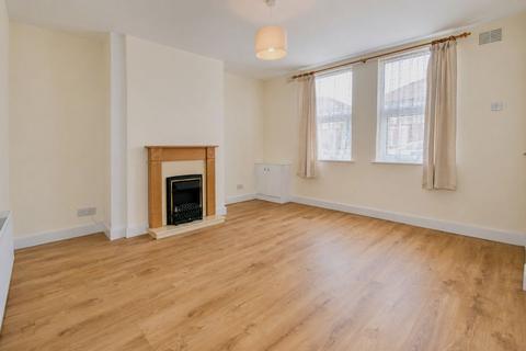 2 bedroom terraced house to rent, Maple Crescent, Leigh