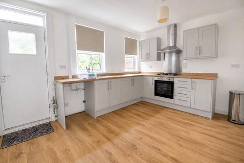 2 bedroom terraced house to rent, Maple Crescent, Leigh