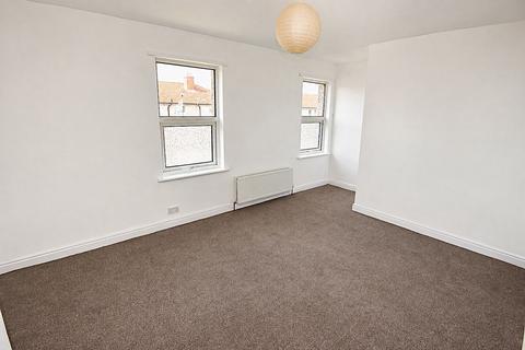 2 bedroom terraced house to rent, Maple Crescent, Leigh