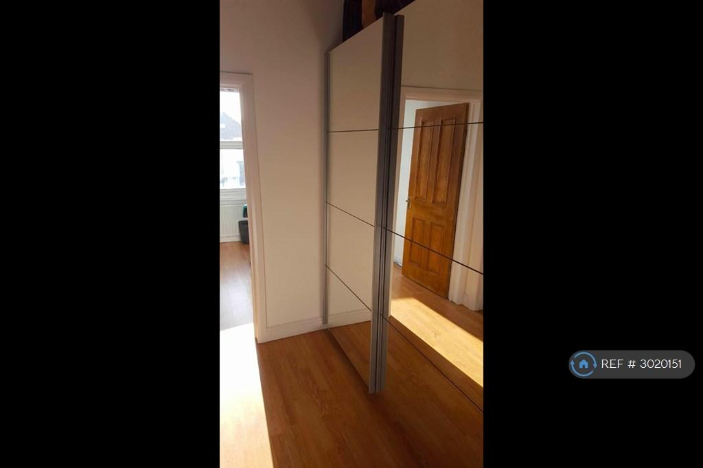 Apartment in London, Royal Borough of Kingston upon Thames - View 3