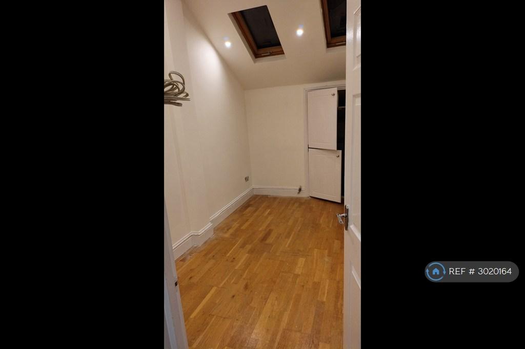 Apartment in Enfield - View 4
