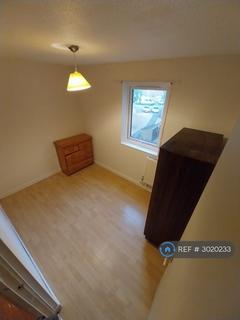 2 bedroom flat to rent, Merrydale Square, Northampton, NN3