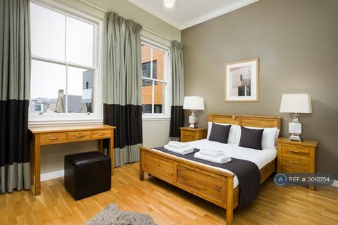 2 bedroom flat to rent, Advocates Close, Edinburgh, EH1