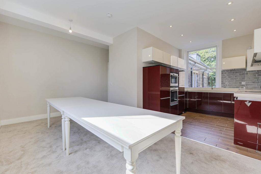 Apartment in Leeds, Weetwood - View 5
