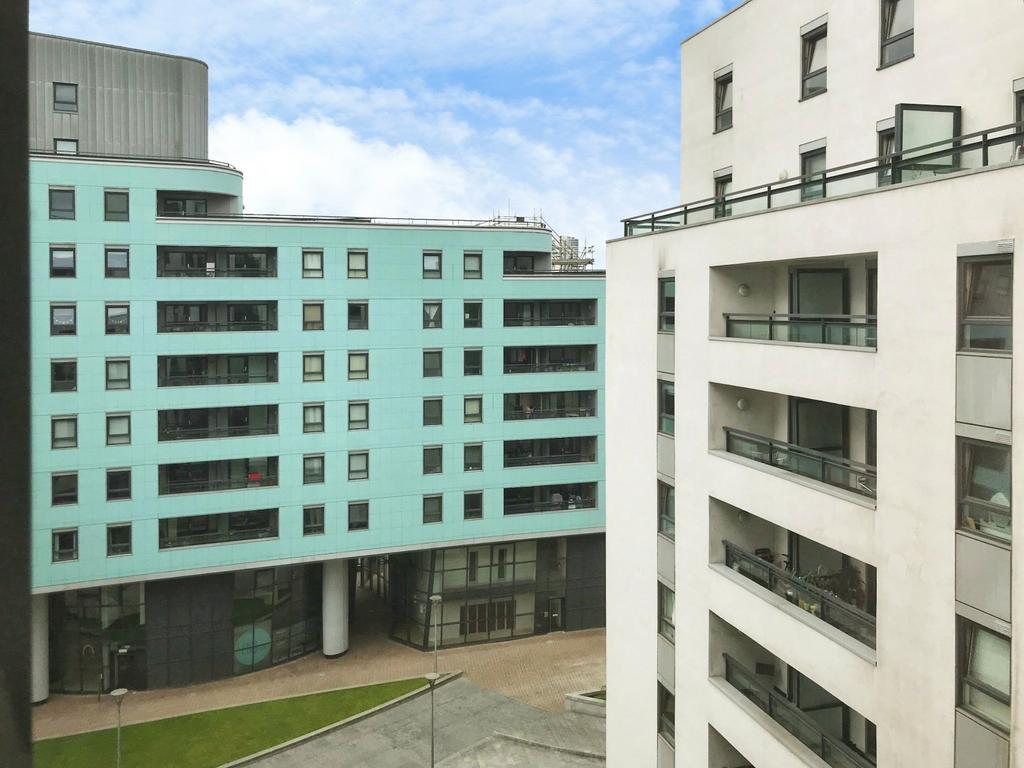 Apartment in Leeds, West Yorkshire - More