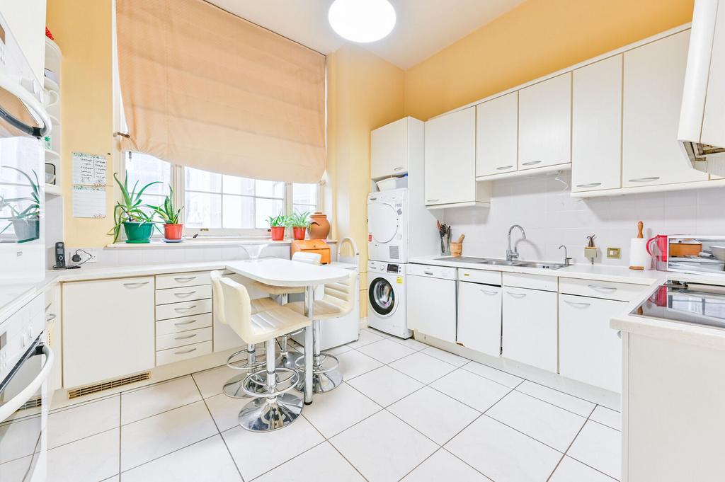 Apartment in London - View 5