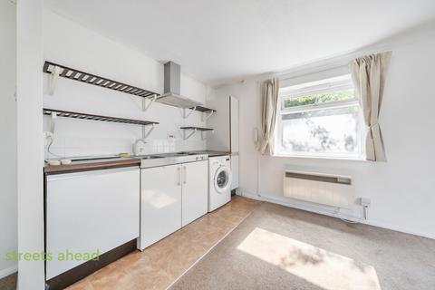 Studio for sale, Reddown Road, Coulsdon, CR5