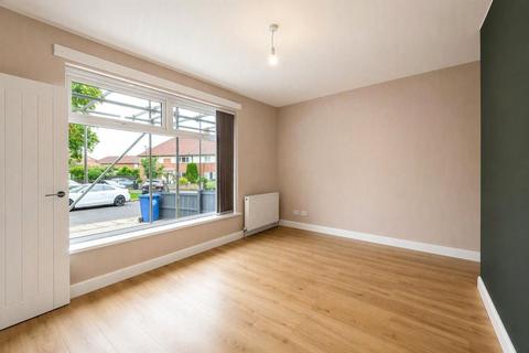3 bedroom semi-detached house to rent, Flatts Lane, Middlesbrough, TS6