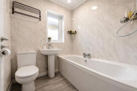 3 bedroom semi-detached house to rent, Flatts Lane, Middlesbrough, TS6