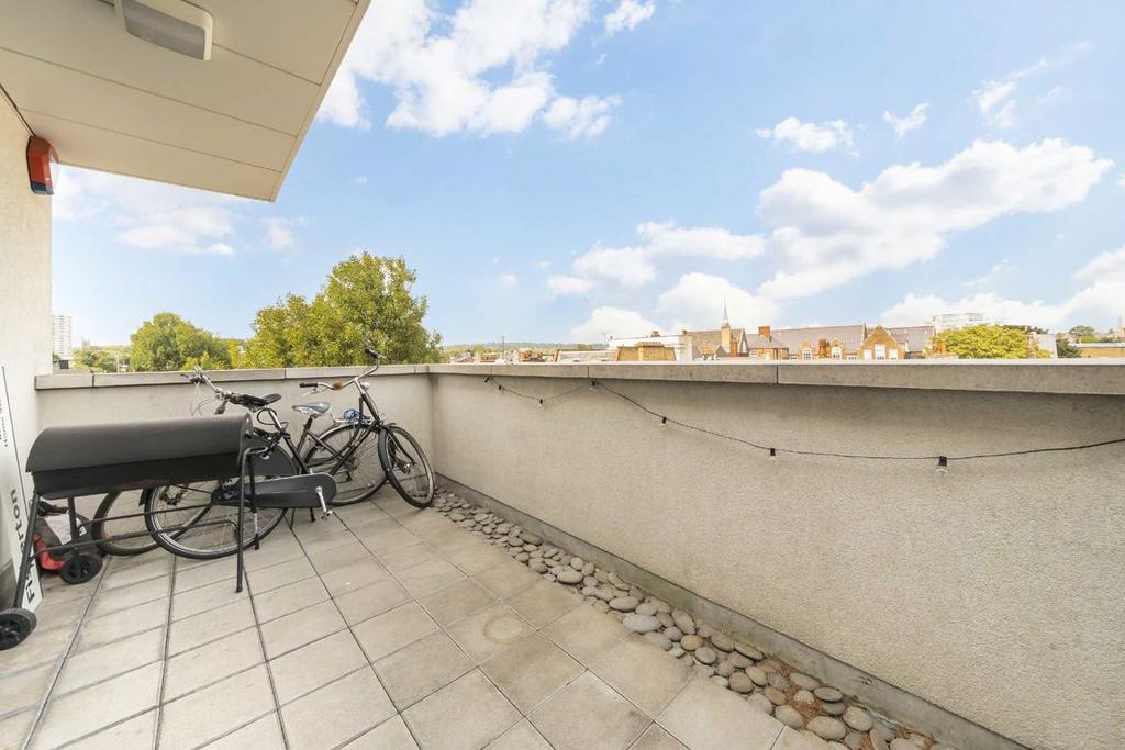 Apartment in London - More
