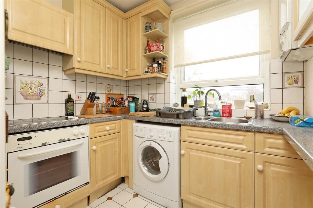 Apartment in Putney - View 3