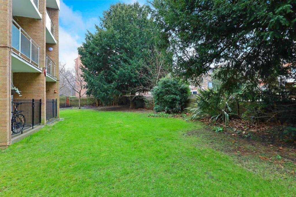 Apartment in Putney - View 4