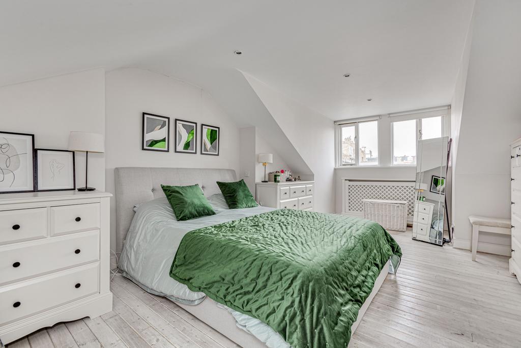 Apartment in London - View 4