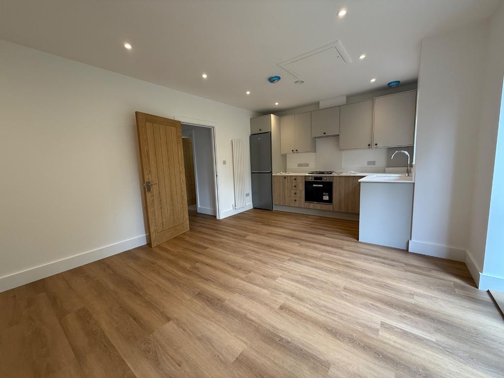 Apartment in Greater London - View 2