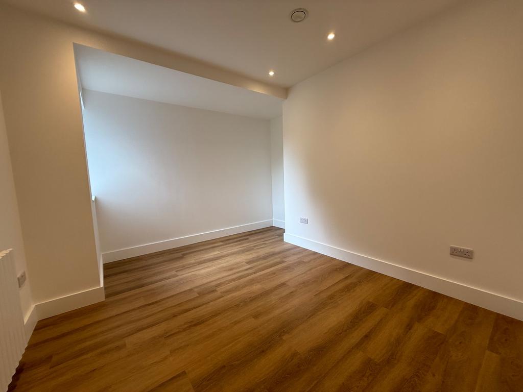Apartment in Greater London - View 5