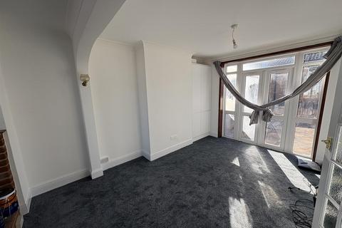 3 bedroom terraced house to rent, Stevenage Road, Hitchin SG4