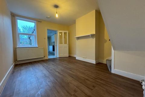 2 bedroom semi-detached house to rent, Haycroft Road, Stevenage SG1