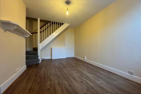 2 bedroom semi-detached house to rent, Haycroft Road, Stevenage SG1