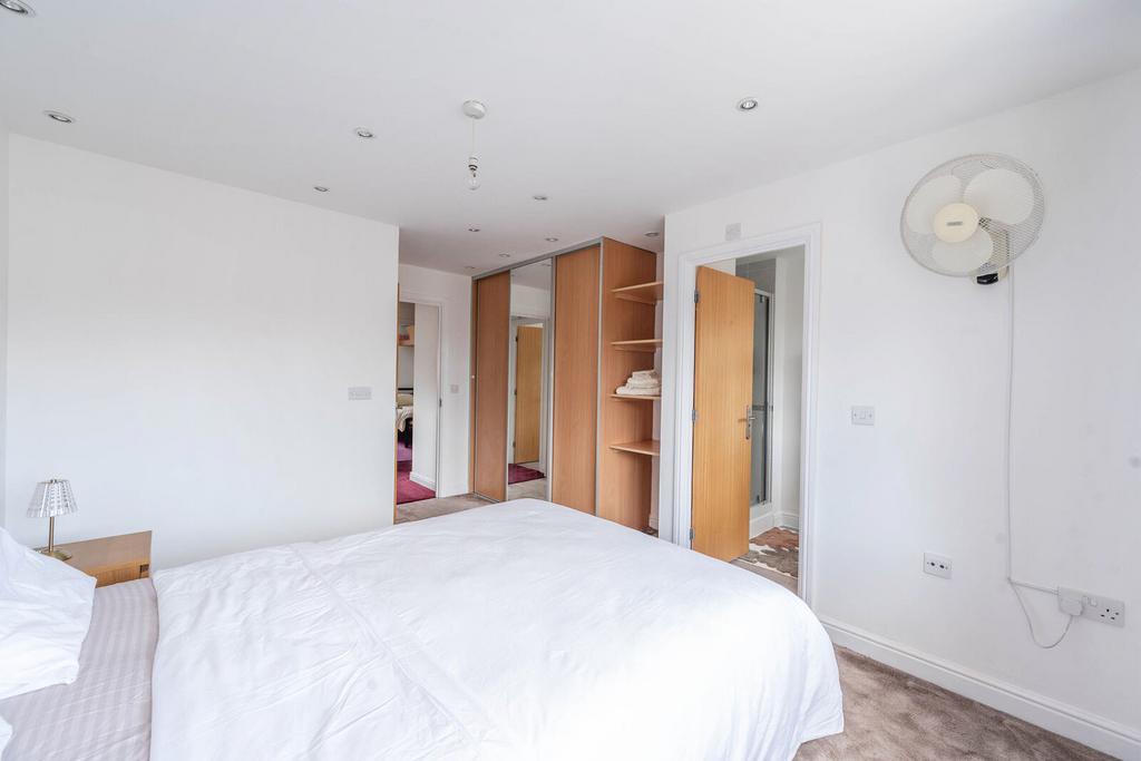 House in Harrow - View 5