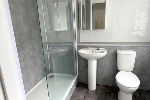 3 bedroom terraced house to rent, Amington Road, Tamworth, Staffordshire, B77