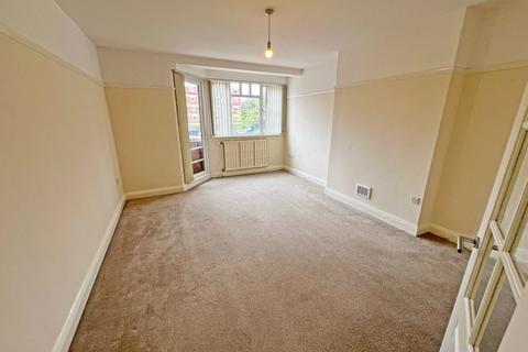2 bedroom flat for sale, Knighton Park Road, Leicester, Leicestershire, LE2 1ZB