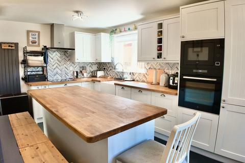 4 bedroom detached house for sale, Griffin Drive, Hengoed CF82