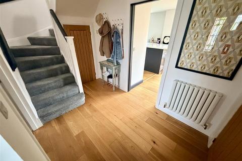 4 bedroom detached house for sale, Coombe Drive, The Chestnuts,