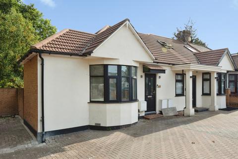 2 bedroom bungalow for sale, Eastern Avenue, ILFORD, Essex, IG2