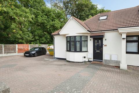 2 bedroom bungalow for sale, Eastern Avenue, ILFORD, Essex, IG2