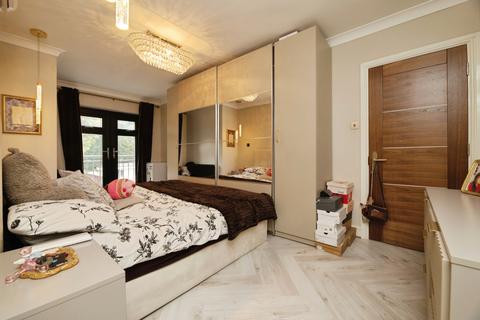 2 bedroom bungalow for sale, Eastern Avenue, ILFORD, Essex, IG2