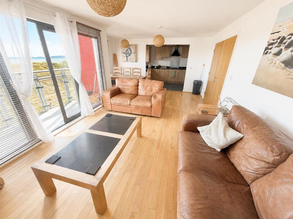 Apartment in Swansea - View 3