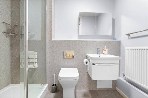 2 bedroom flat for sale, Brookside Avenue, Polegate BN26