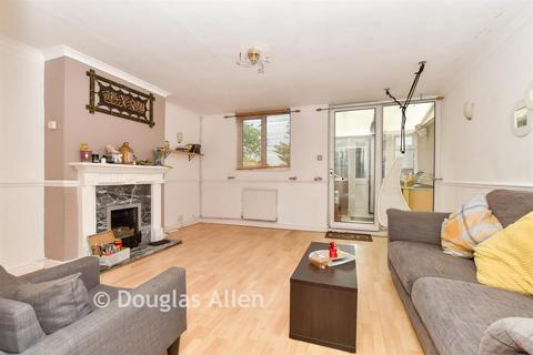 3 bedroom terraced house for sale, Covert Road, Ilford IG6