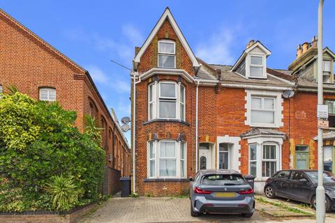 2 bed flat/apartment for rent in 15 Roper Road, Canterbury