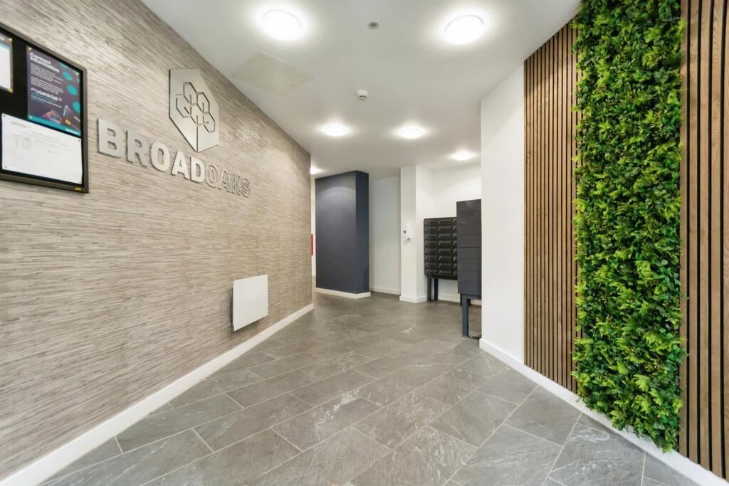 Apartment in Solihull, West Midlands - View 2