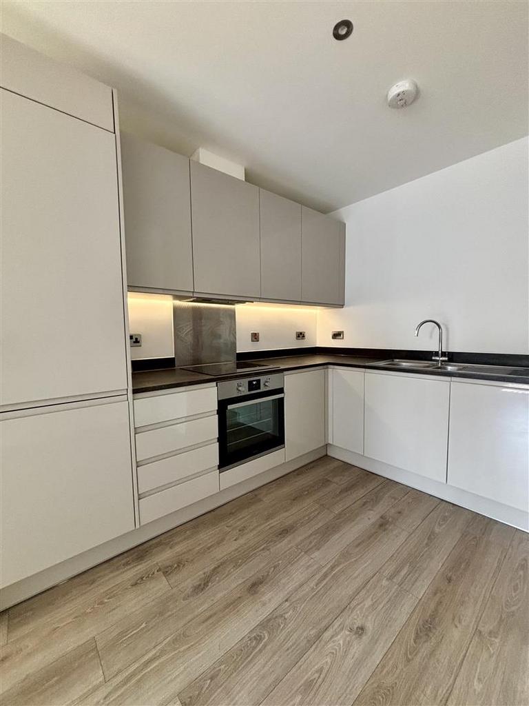 Apartment in Solihull, West Midlands - View 4