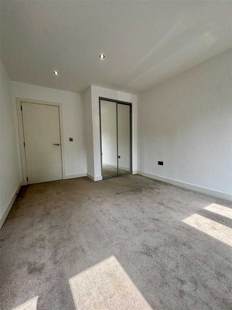 Apartment in Solihull, West Midlands - More