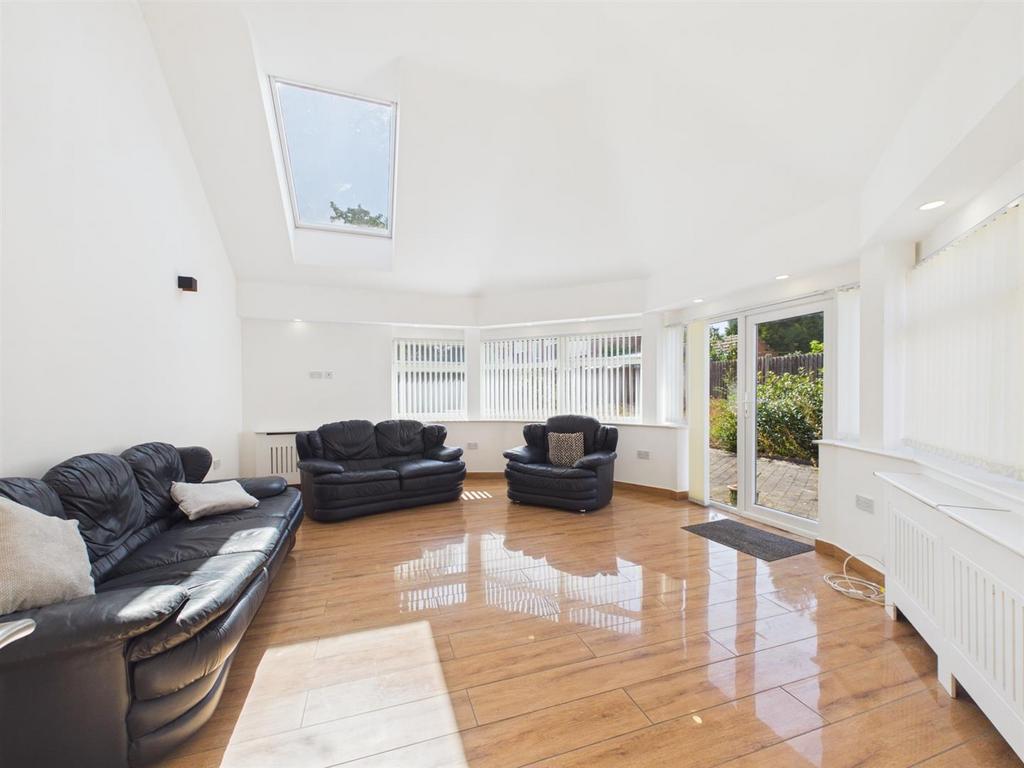 Apartment in Solihull - View 4