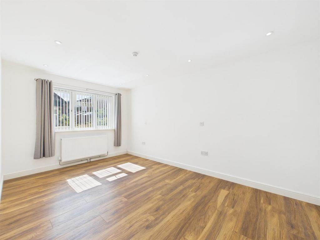 Apartment in Solihull - View 5