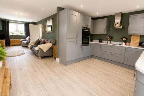 4 bedroom semi-detached house for sale, Hitchin Road, Fairfield, Hitchin, SG5