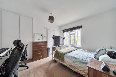 undefined, Mount Road, Mitcham CR4