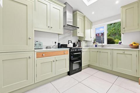 4 bedroom terraced house for sale, Chestnut Avenue, Buckhurst Hill
