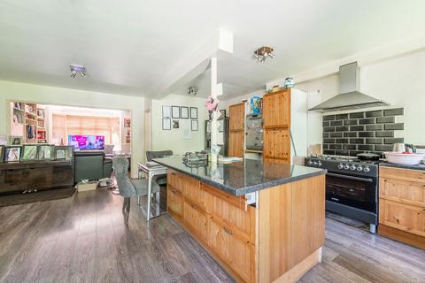 undefined, Farm Road, Edgware, Edgware, HA8