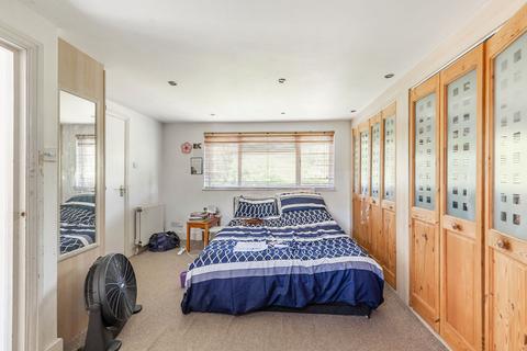 undefined, Farm Road, Edgware, Edgware, HA8
