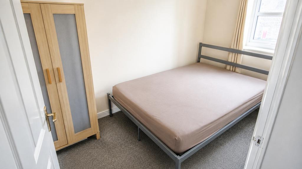 Apartment in Newcastle upon Tyne - View 5
