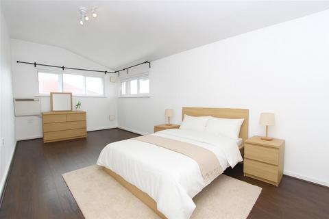 2 bedroom apartment for sale, Carmichael Close, Ruislip, HA4